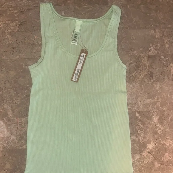Skims Soft Lounge Rib Tank Sz Small in Honeydew - Picture 3 of 3